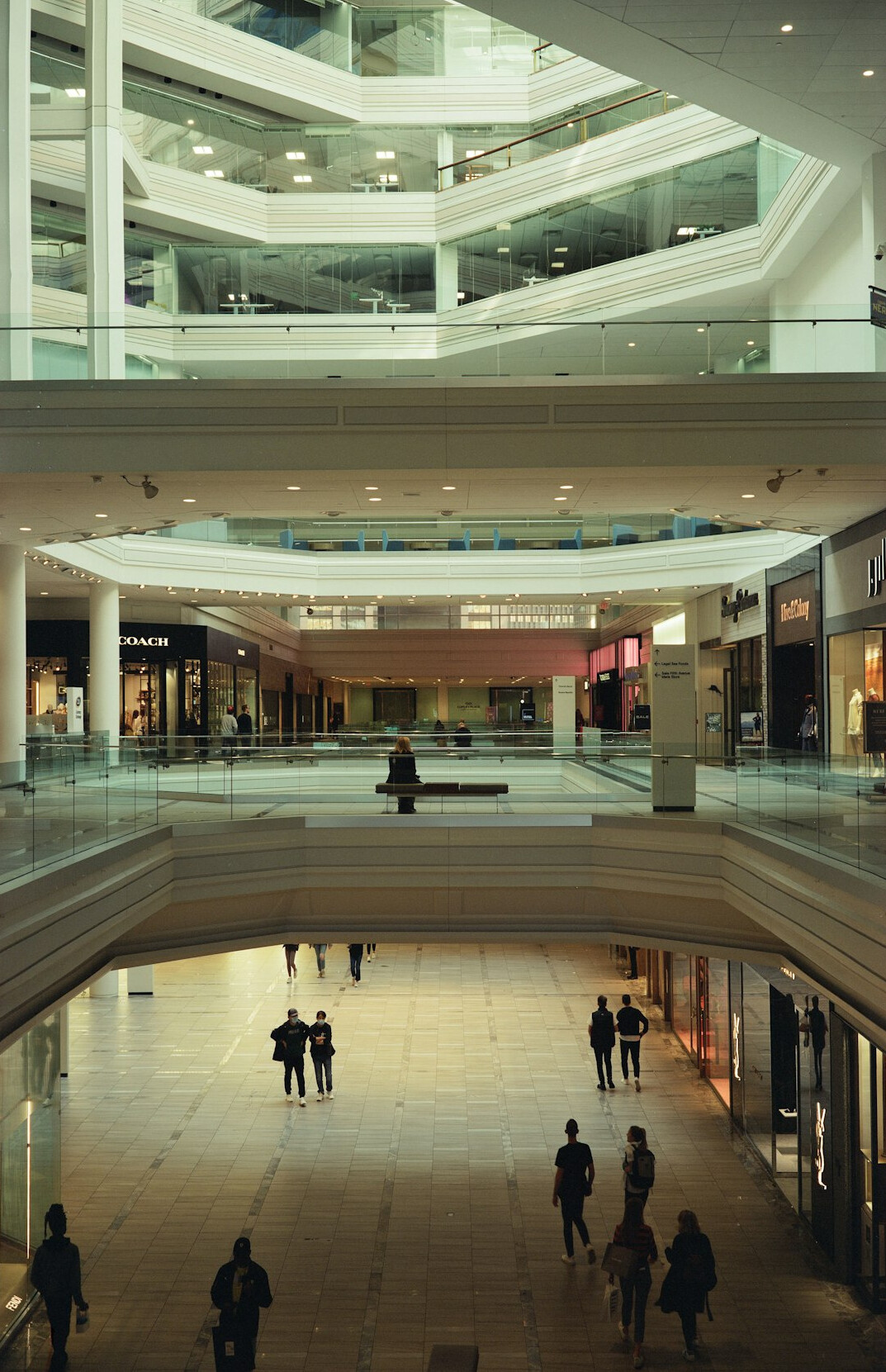 undercover detective in mall