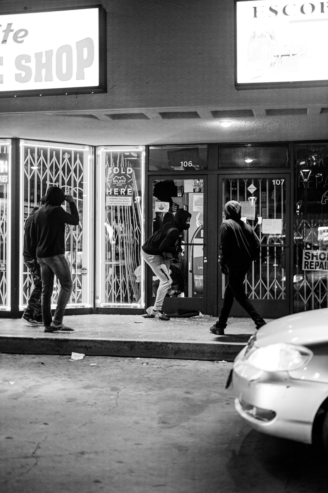 store detective observing suspects
