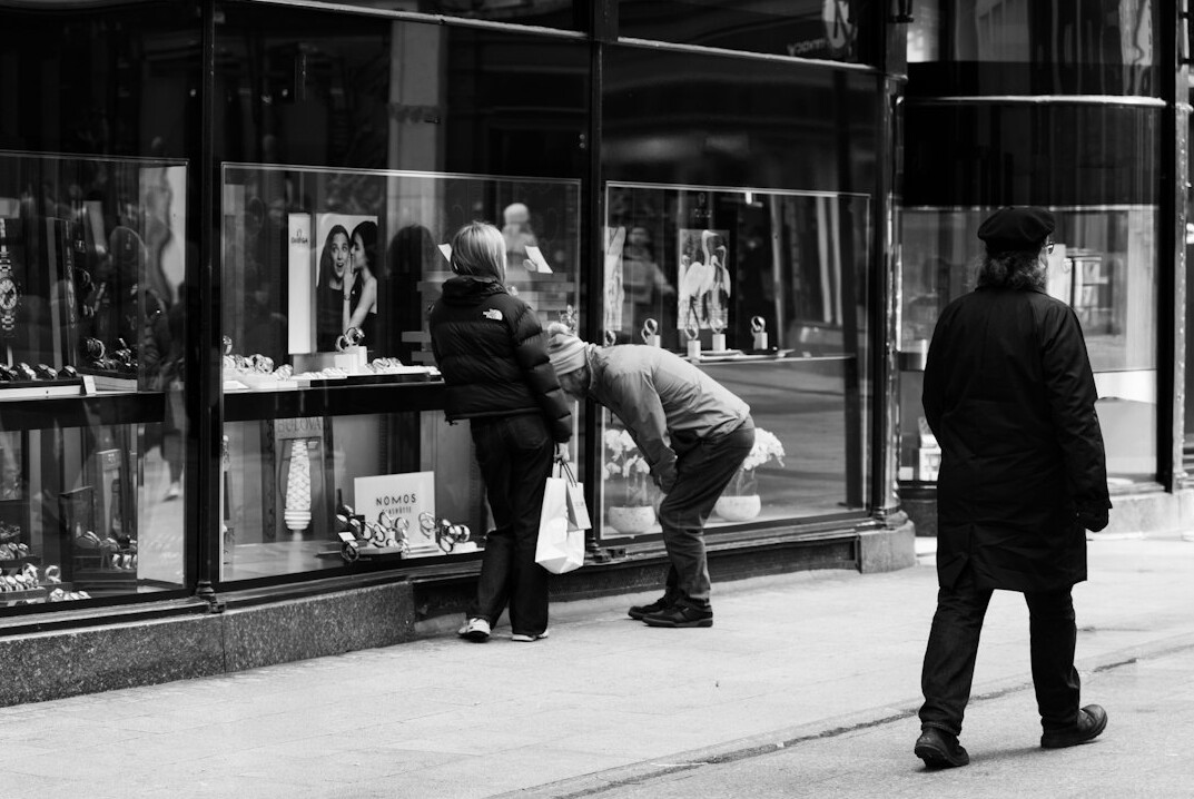 store detective watching suspect